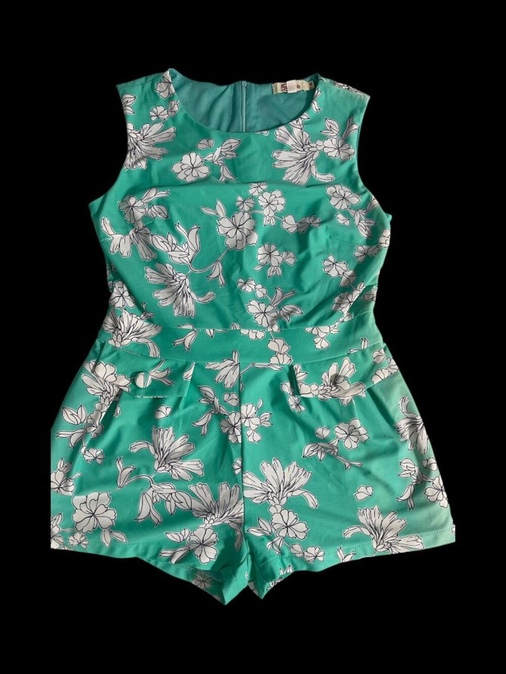 Aryeh Women’s Floral Shorts Romper size Medium